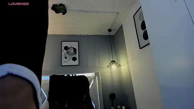 zoe-moreau on StripChat