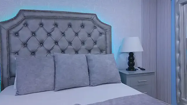 ZoeyLuxe on StripChat