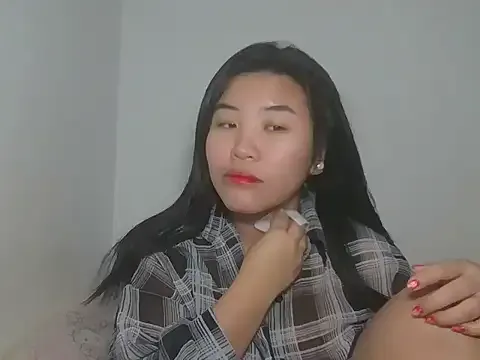 Zyeiii — fingering my pussy